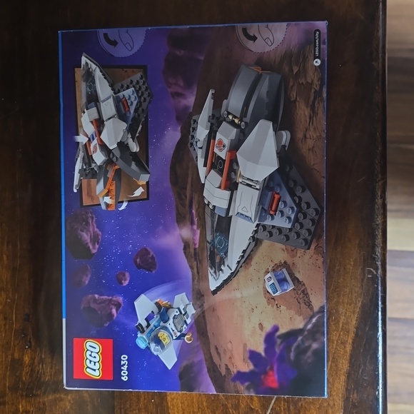 HOST PICK. NIB. Lego City Space Intetstellar Space Ship 240pcs - Picture 3 of 3